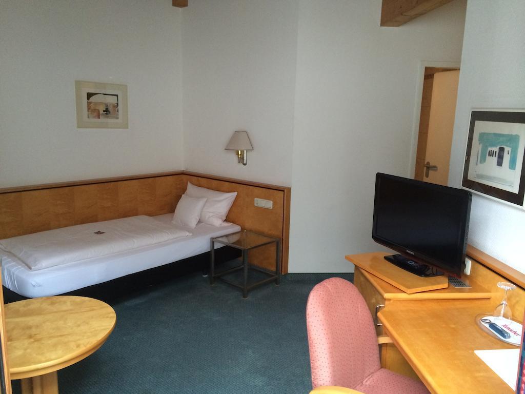 Matchpoint Hotel Altdorf bei Nuernberg Room photo